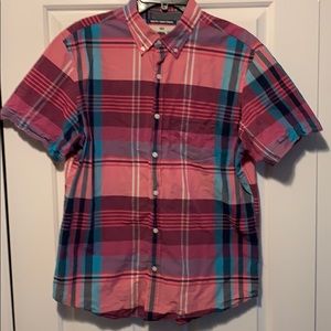 Old Navy The Classic Button Up Short Sleeved Shirt